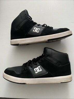 DC Cure Women's size 10.5 White black High-Top Skate Sneakers trainers